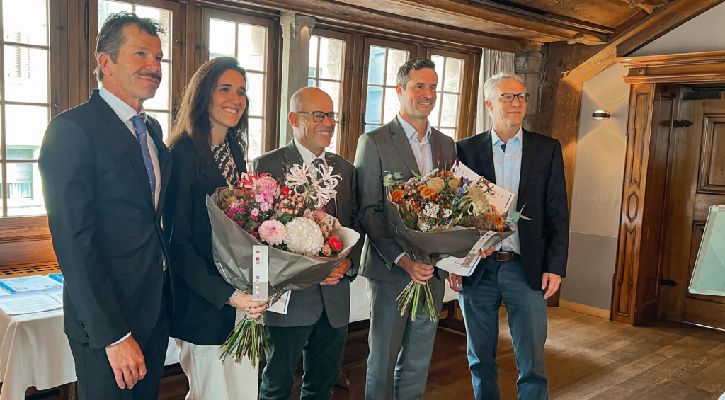 v.l.n.r.: Philip Lübke, Dr. Inmaculada Martinez Reyes, Prof. Jakob Passweg, Prof. Andreas Moor und Prof. Adrian Ochsenbein